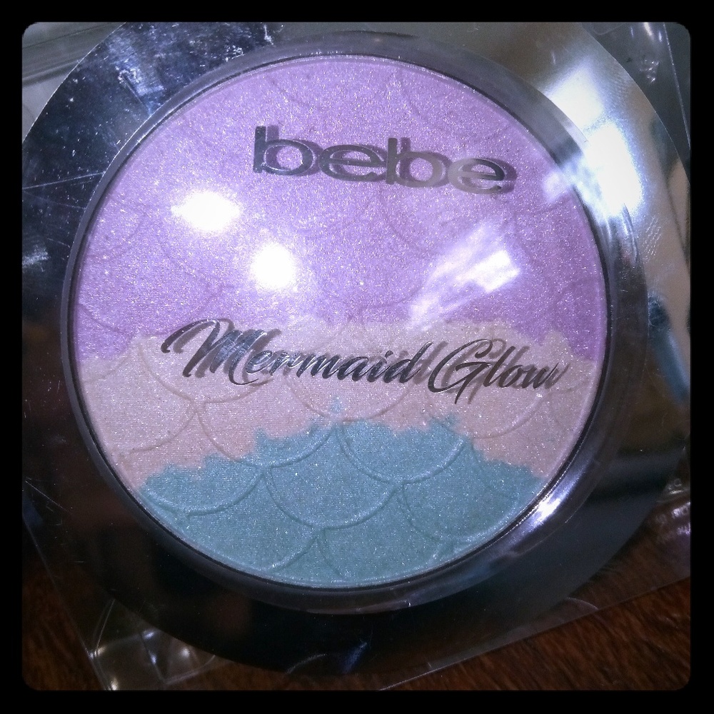 ⭐ Bebe mermaid glow highlighter/ HUGE compact